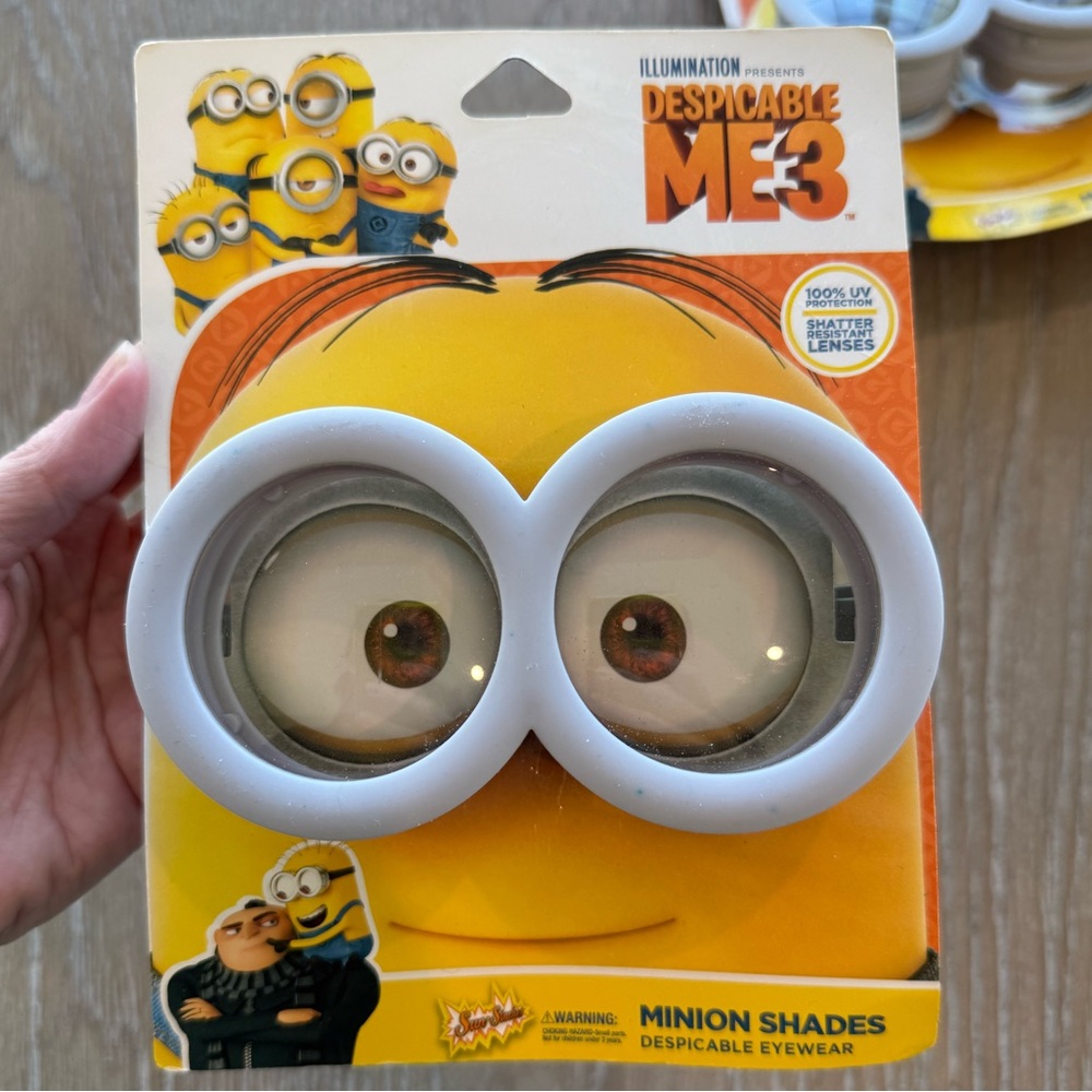 Universal Minion Goggles - Picture 3 of 5